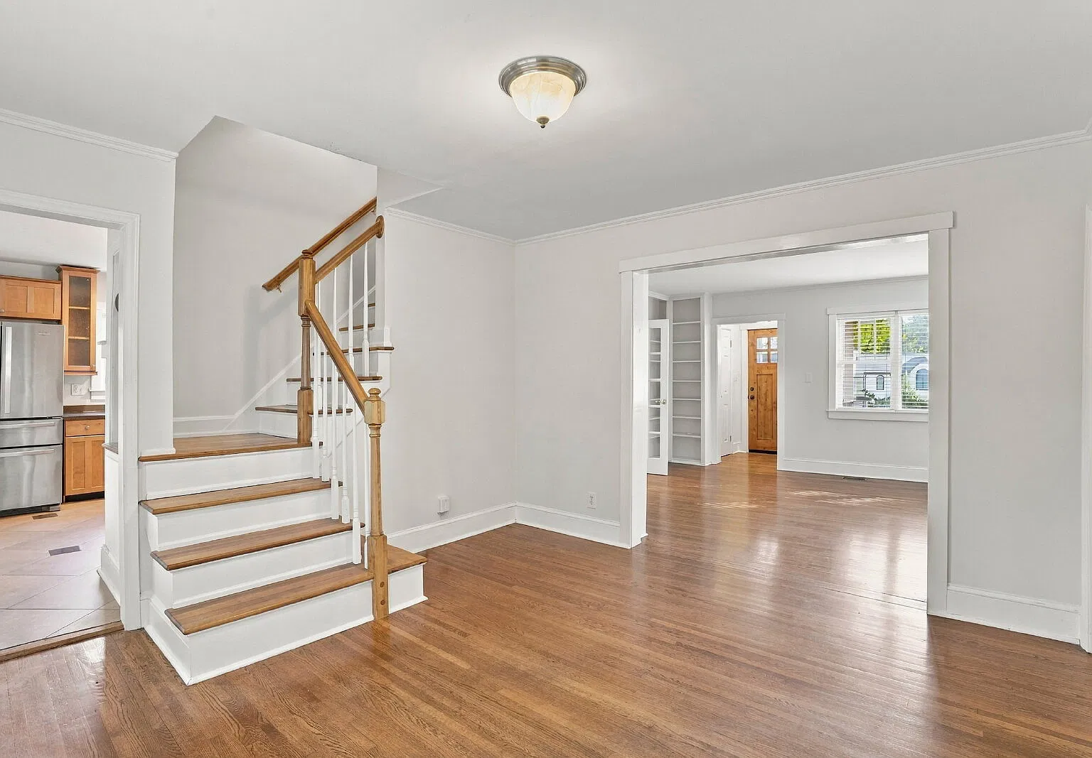 5 Bedrooms In Lansdowne! — Photo 4