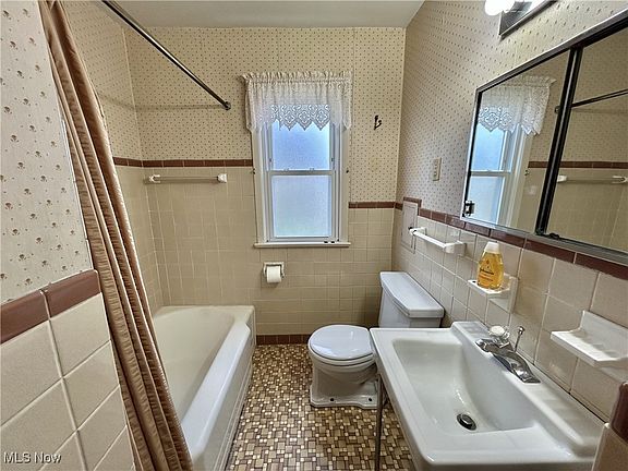 5th image of 12909 Oak St
