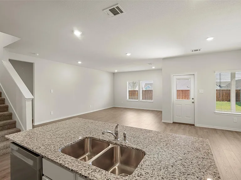 722 Sweet Pea Dr — Photo 6