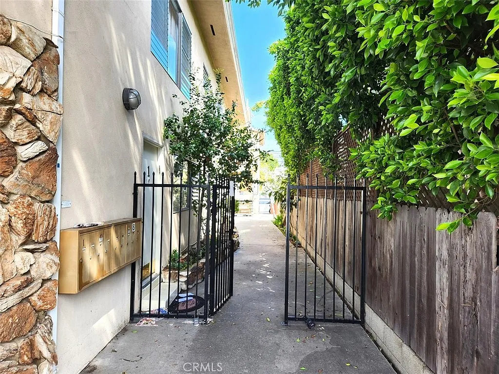 Building Photo - 8829 Alcott St #7