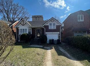 8 Hillside Dr #Basement, Toronto, ON M4K 2M2