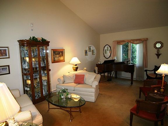 3rd image of 3677 Mountain View Ave