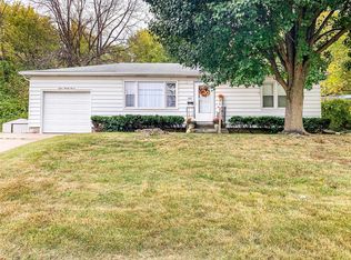 827 Bee Tree Ln, East Alton, IL 62024