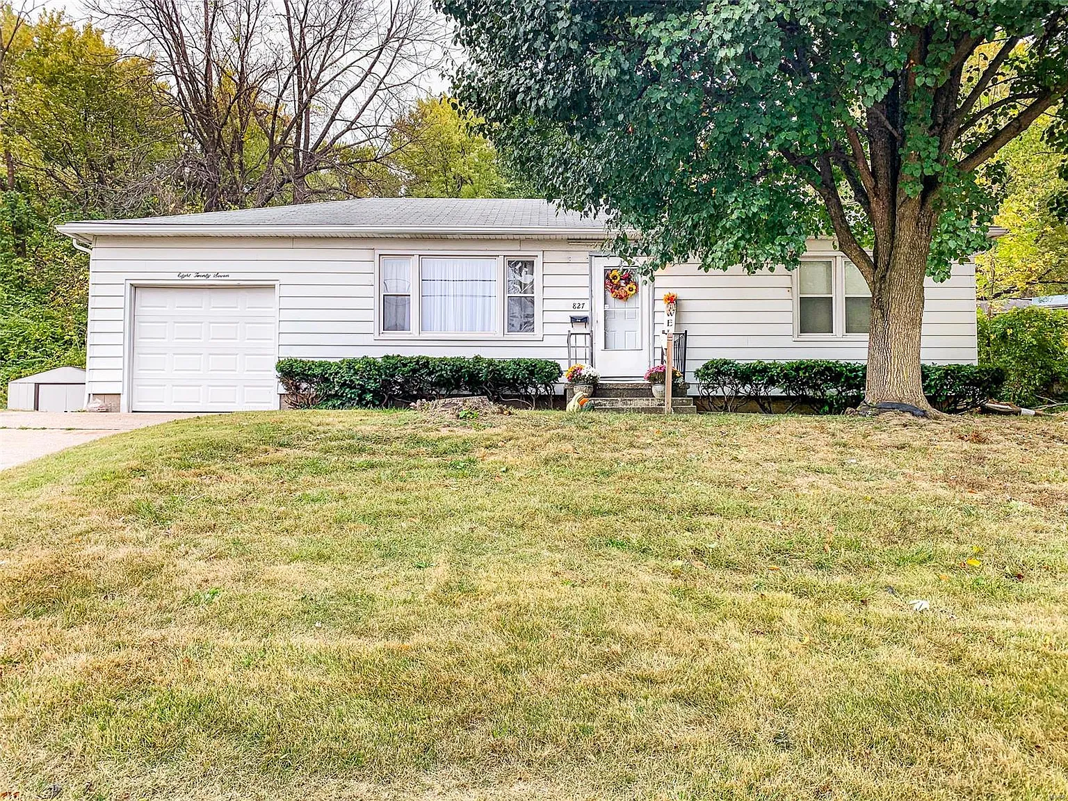 827 Bee Tree Ln photo 1