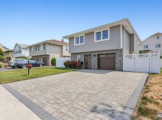 84 Roehrs Dr, Wallington, NJ 07057