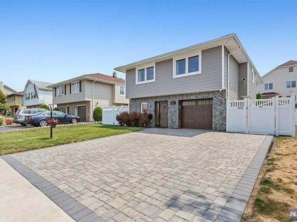 84 Roehrs Dr, Wallington, NJ 07057