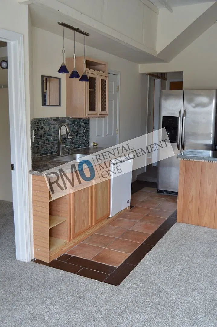 Spacious Home in Quiet Neighborhood — Photo 4