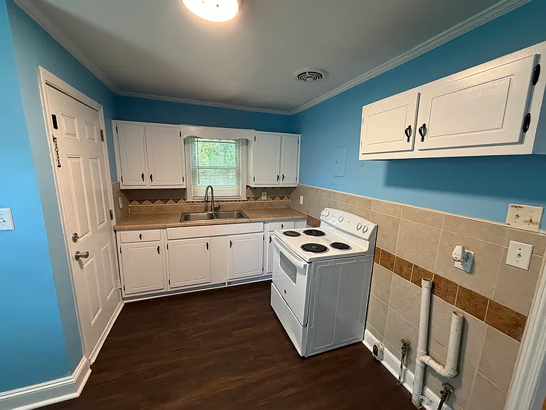 305 Olive St — Photo 14