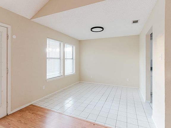 3rd image of 6825 Longleaf Ln
