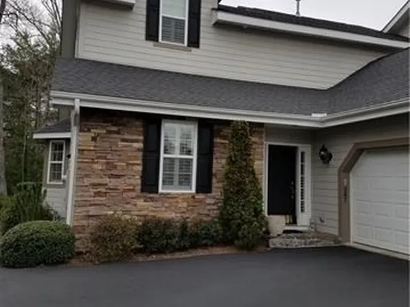 287 Towne Place Dr, Hendersonville, NC 28739