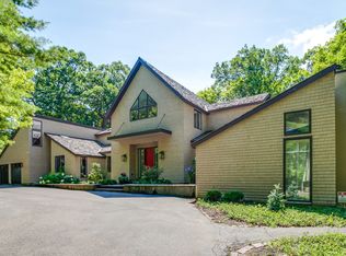 1055 E Ringwood Rd S #S, Lake Forest, IL 60045