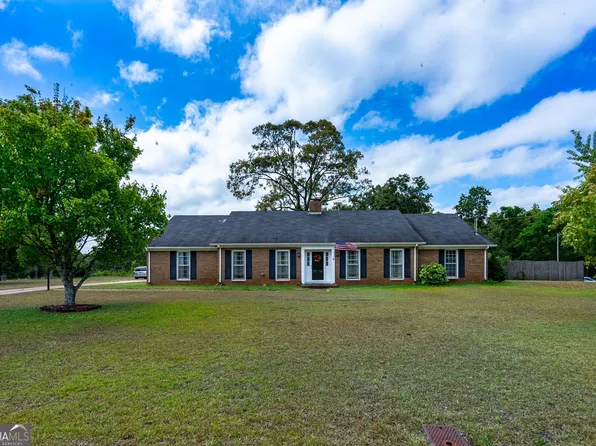303 Woodfield Cir, Lagrange, GA 30240
