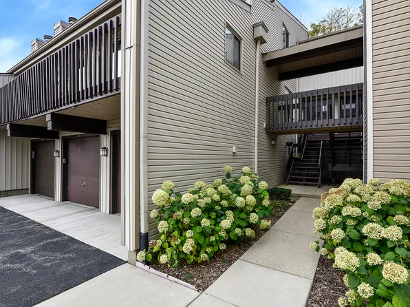 75 White Oaks Rd #75, Fox Lake, IL 60020