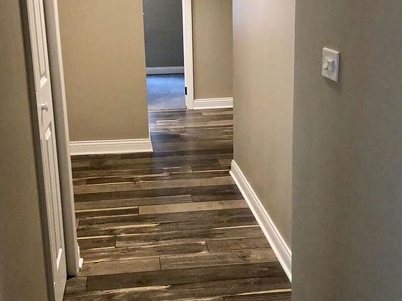 3rd image of 1063 E Lilly Ln