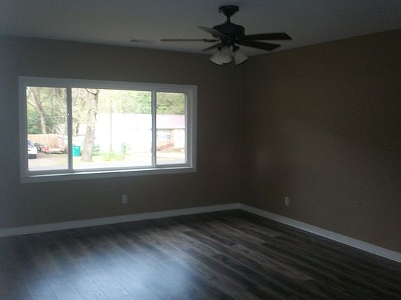 4th image of 310 E Fir St