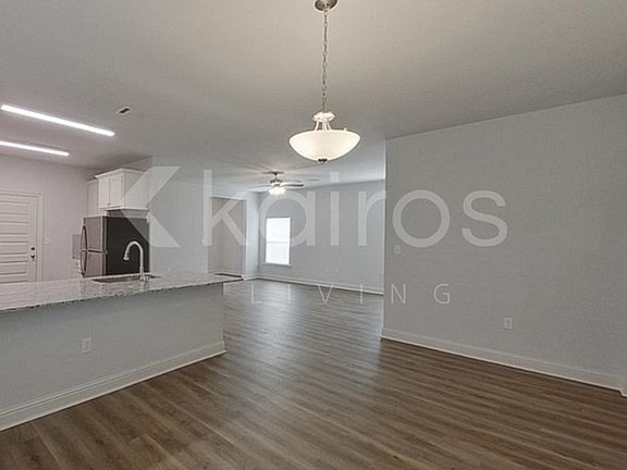 4th image of 8040 Hendrick Dr