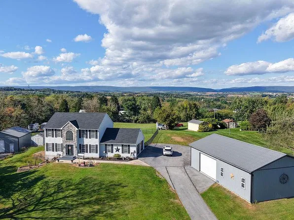 826 Bossler Rd, Leesport, PA 19533