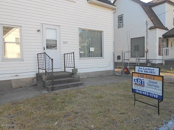4th image of 2037 Galewood Ave SW