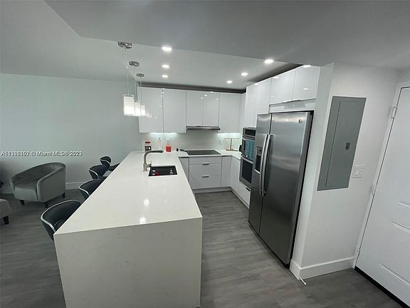 4th image of 100 Bayview Dr APT 1123