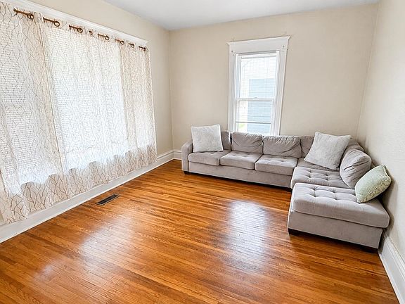 5th image of 943 E Ermina Ave