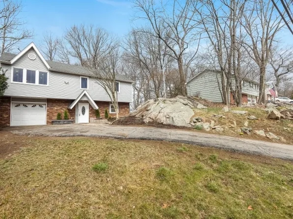 18 Adelphi Trl, Hopatcong Boro, NJ 07843