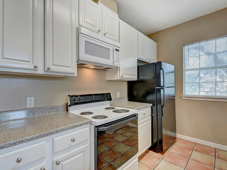 2405 Leon St #101-203 — Photo 24