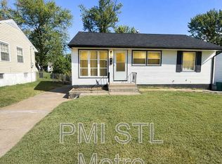 329 Caithness Rd, Saint Louis, MO 63137