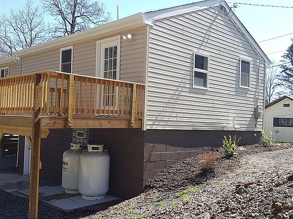 4th image of 1210 Orchard Ln