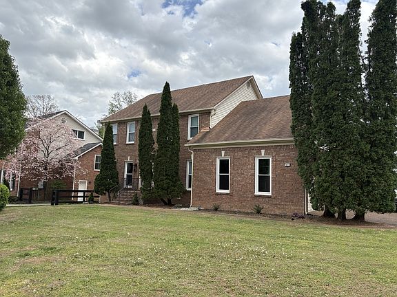 2nd image of 1013 Beech Tree Ln