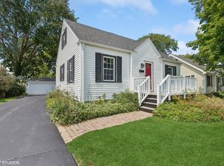 134 N Garfield Ave, Mundelein, IL 60060