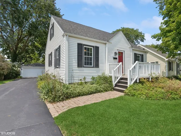 134 N Garfield Ave, Mundelein, IL 60060