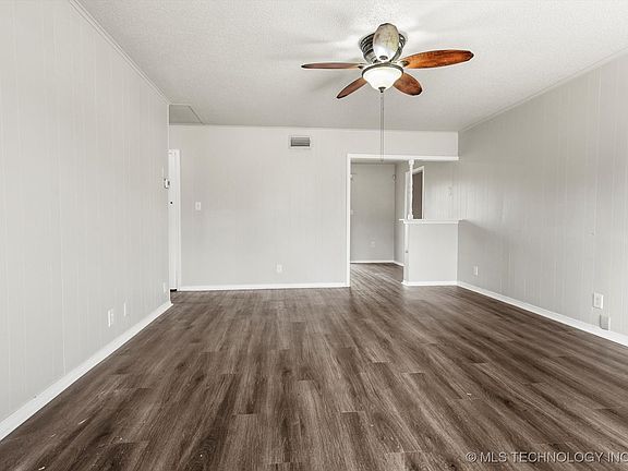 4th image of 122 S 195th East Ave