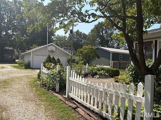 2nd image of 207 W Berry St