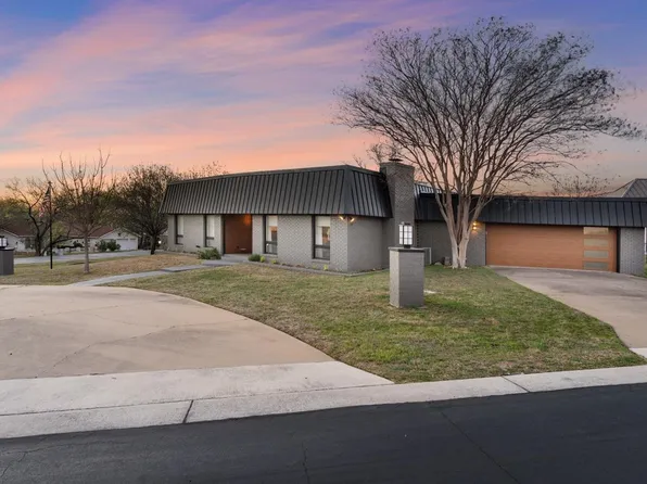 301 Sombrero, Horseshoe Bay, TX 78657