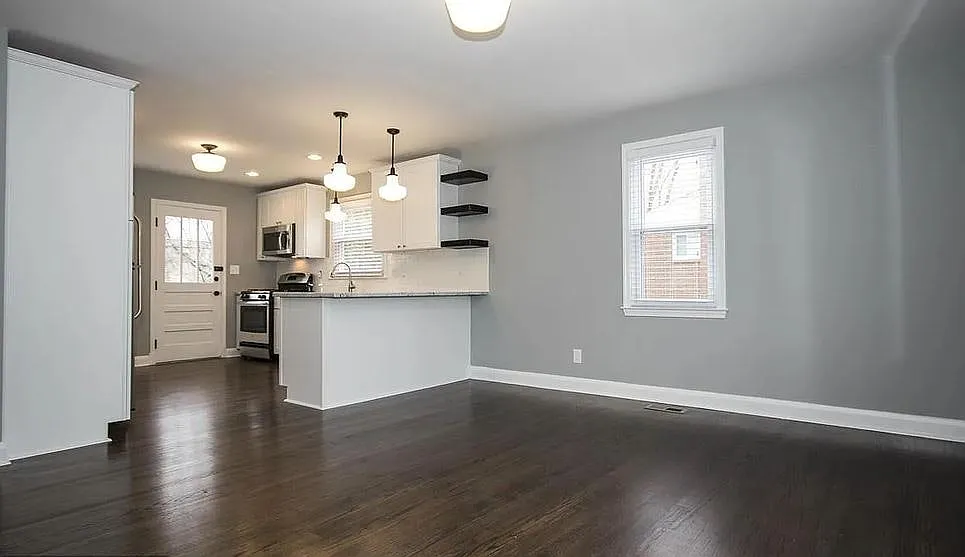 4401 Buchanan Ave — Photo 4