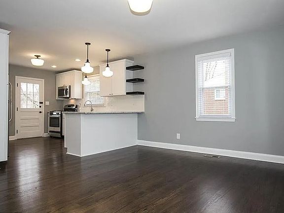 4th image of 4401 Buchanan Ave