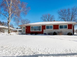 W163N9442 Cheyenne Dr, Menomonee Falls, WI 53051