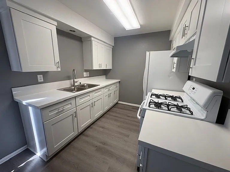 141 W Lambert Rd — Photo 16