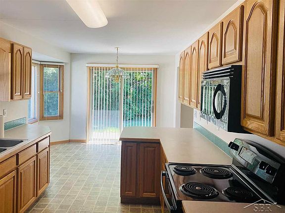 5th image of 3132-3134 Silverwood Dr