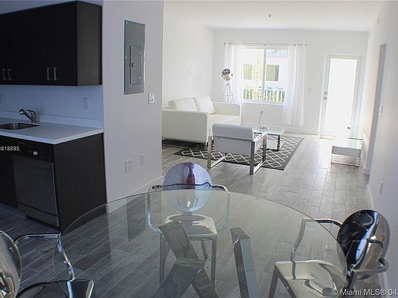 4th image of 315 S Shore Dr APT 3