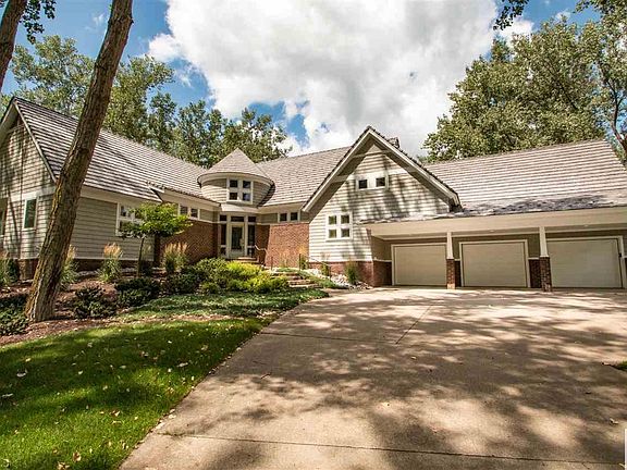 3rd image of 955 Quail Hollow Cir