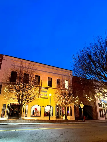 915 Main St Photo 1