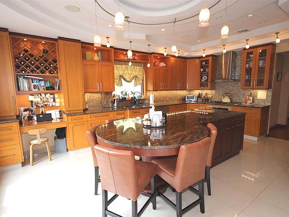 3rd image of 73 Barlow Dr N