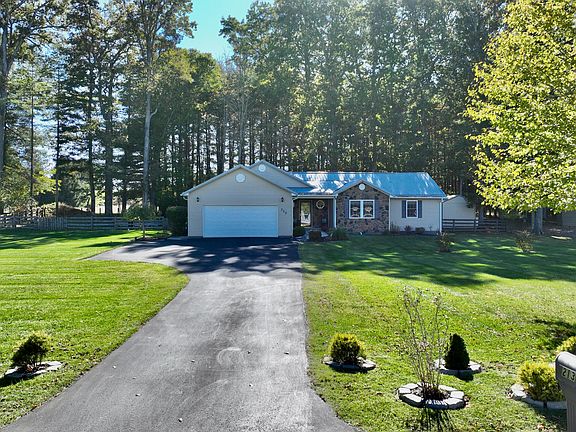 3rd image of 213 Woodhaven Cir