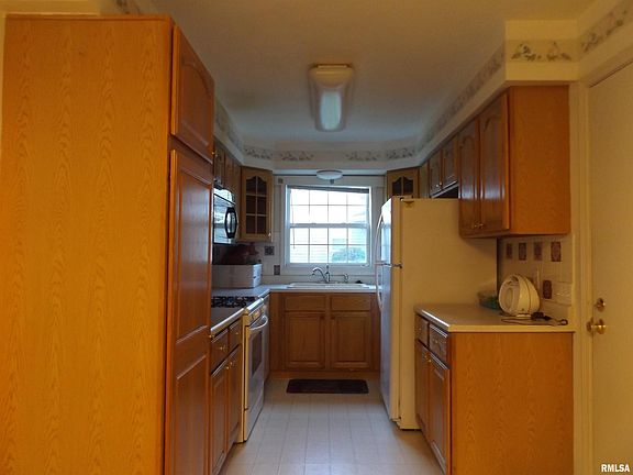 3rd image of 2720 Village Ct