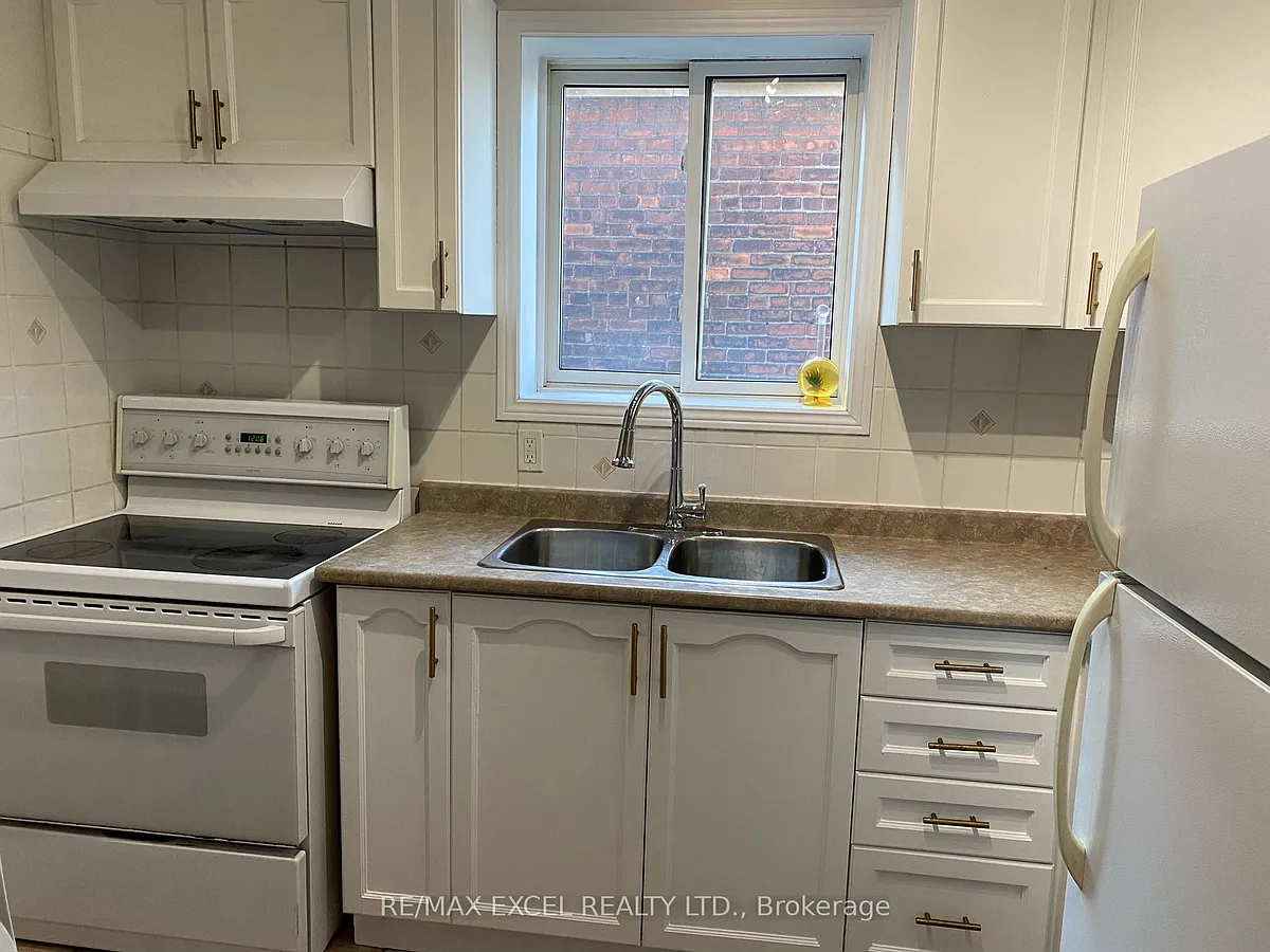 Building Photo - 359 Barton St E #2