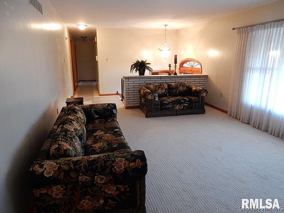2nd image of 605 E Oak St