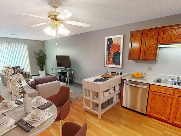 2nd image of 626 N Sycamore Ave #203