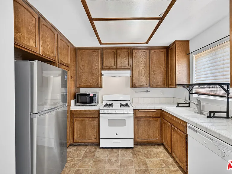 19221 Sherman Way #40 — Photo 10