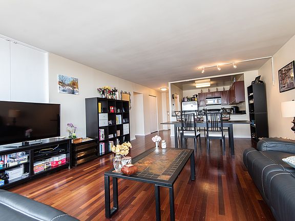 3rd image of 525 W Hawthorne Pl APT 2704